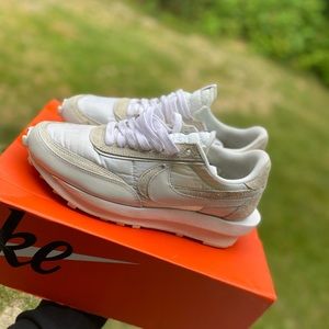 I’m selling Nike LD waffle sacai size 9